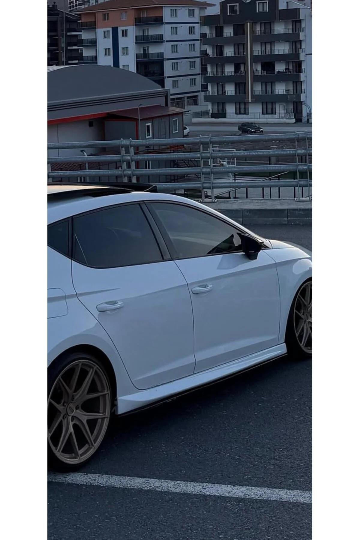 DEMİRTUNİNG Seat Leon Mk3 Mk3,5 Aero Marşpiyel Beyaz Boyalı Lb9a Şeker Beyazı Yan Etek Bodykit Fiber