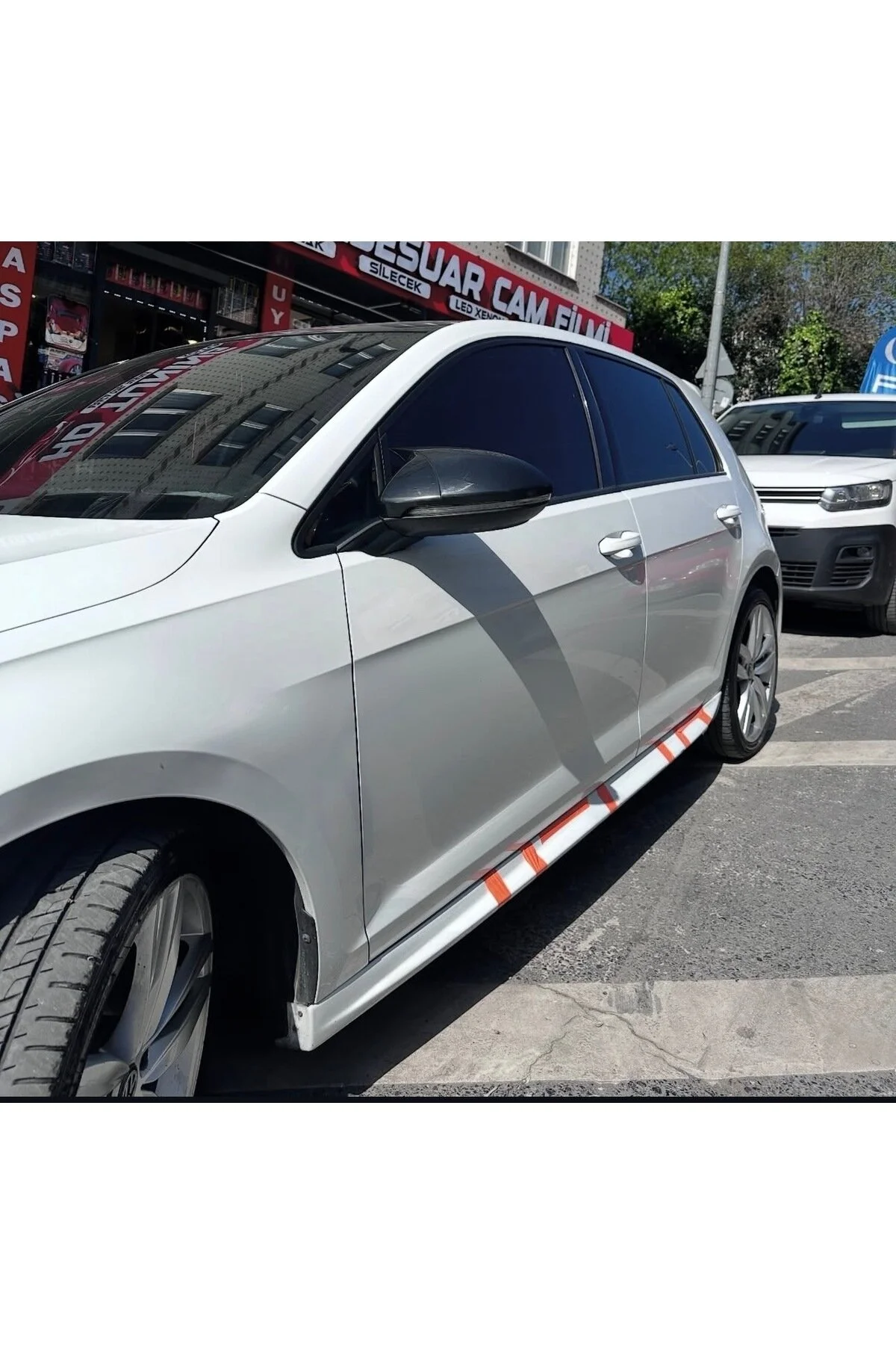 DEMİRTUNİNG VW GOLF MK7/7,5 LC9A BEYAZ BOYALI FİBER MARŞPİYEL YAN ETEK