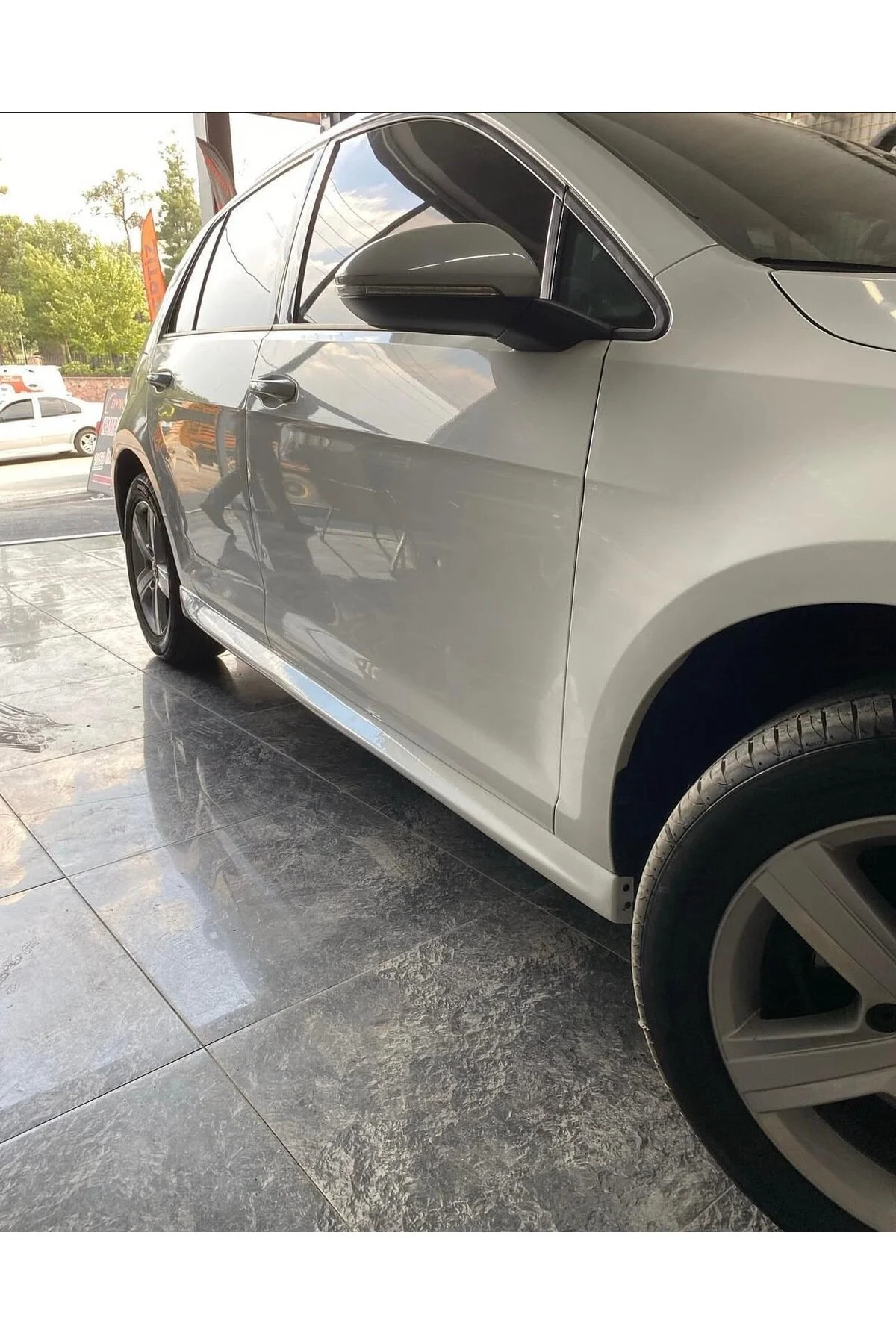 DEMİRTUNİNG VW GOLF MK7/7,5 LC9A BEYAZ BOYALI FİBER MARŞPİYEL YAN ETEK