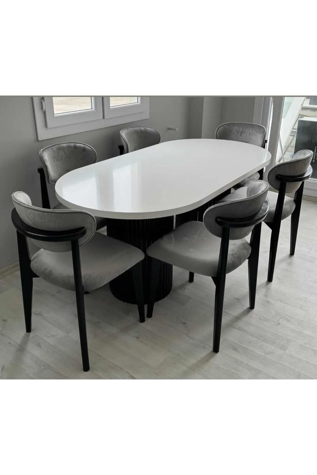 KARMOB Oval Salon Yemek Masası (sadece görseldeki masa verilecektir)