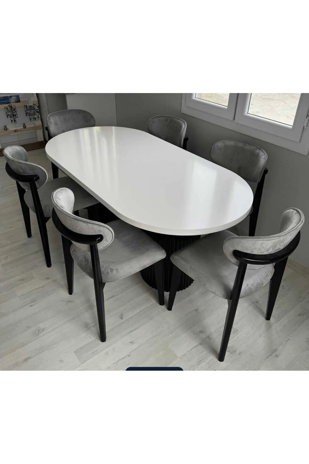 KARMOB Oval Salon Yemek Masası (sadece görseldeki masa verilecektir)