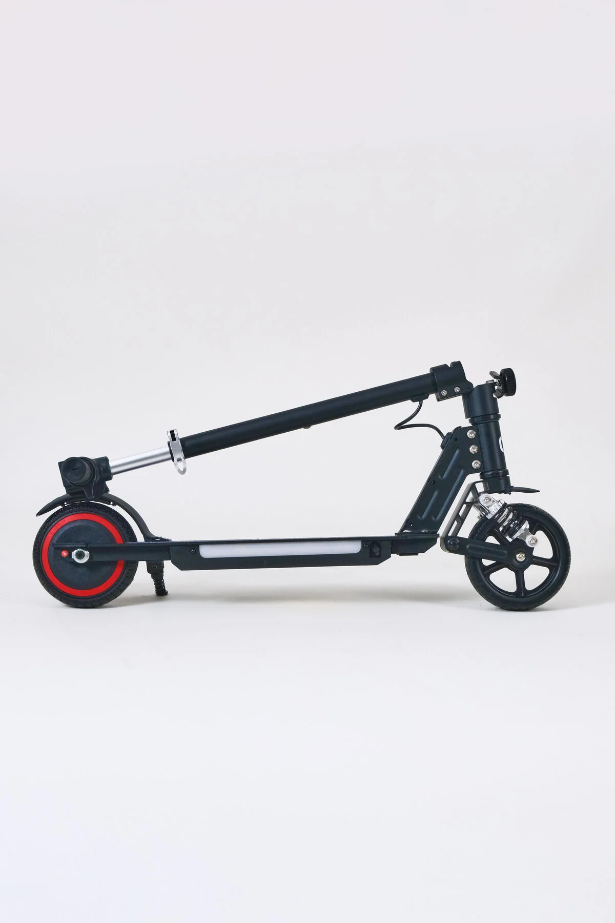 Electron YENİ | Elektrikli Çocuk Scooter 130W | 3 Kademe Hız | Ayarlanabilir Gidon | Uzun Menzil | 2026 (DİZLİK VE DİRSEKLİK HEDİYELİ)