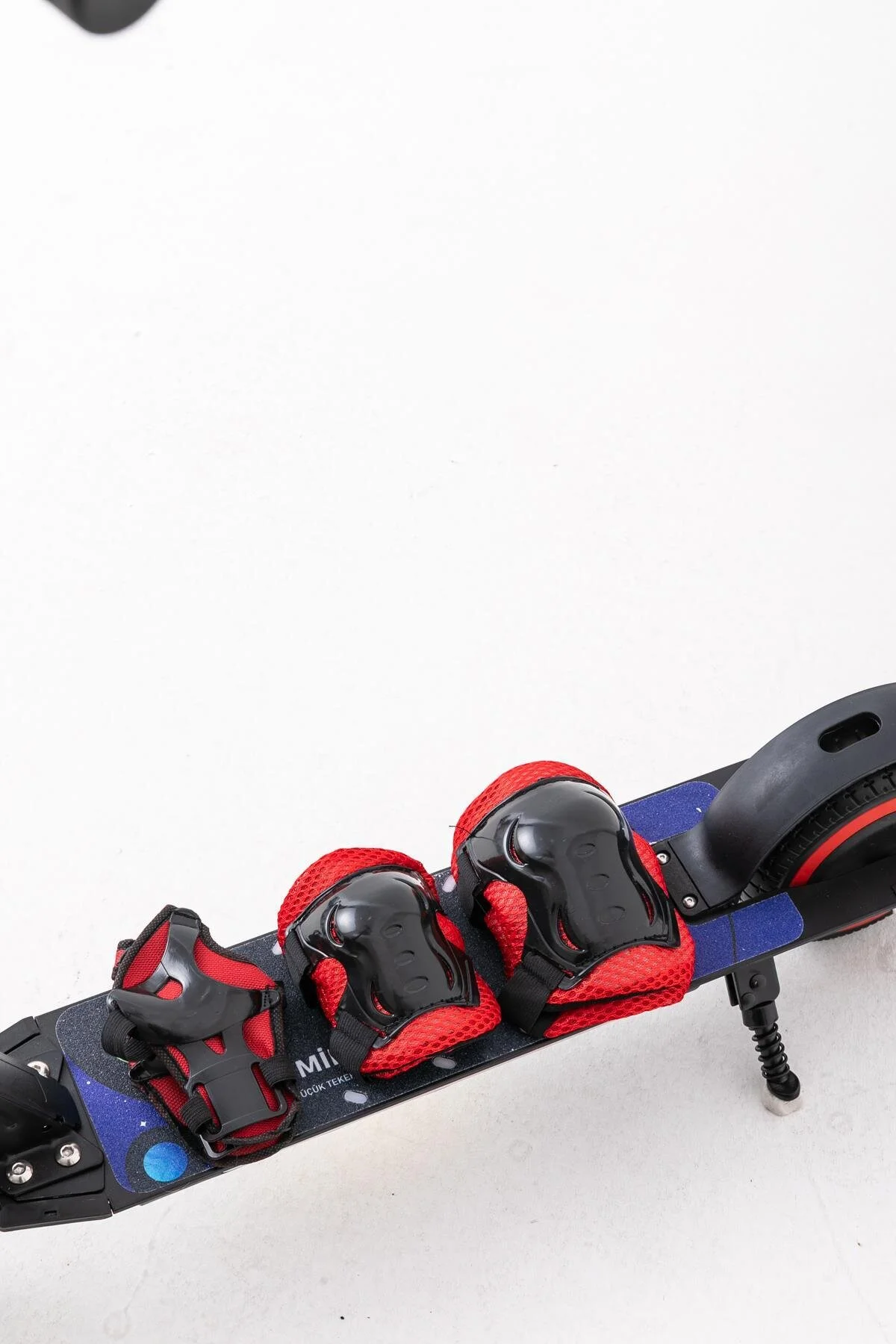 MODAONN MİNİ BONİTO Çocuk Katlanabilir, LED Işıklı, Amortisörlü Elektrikli Scooter – Ayarlanabilir Direksiyo