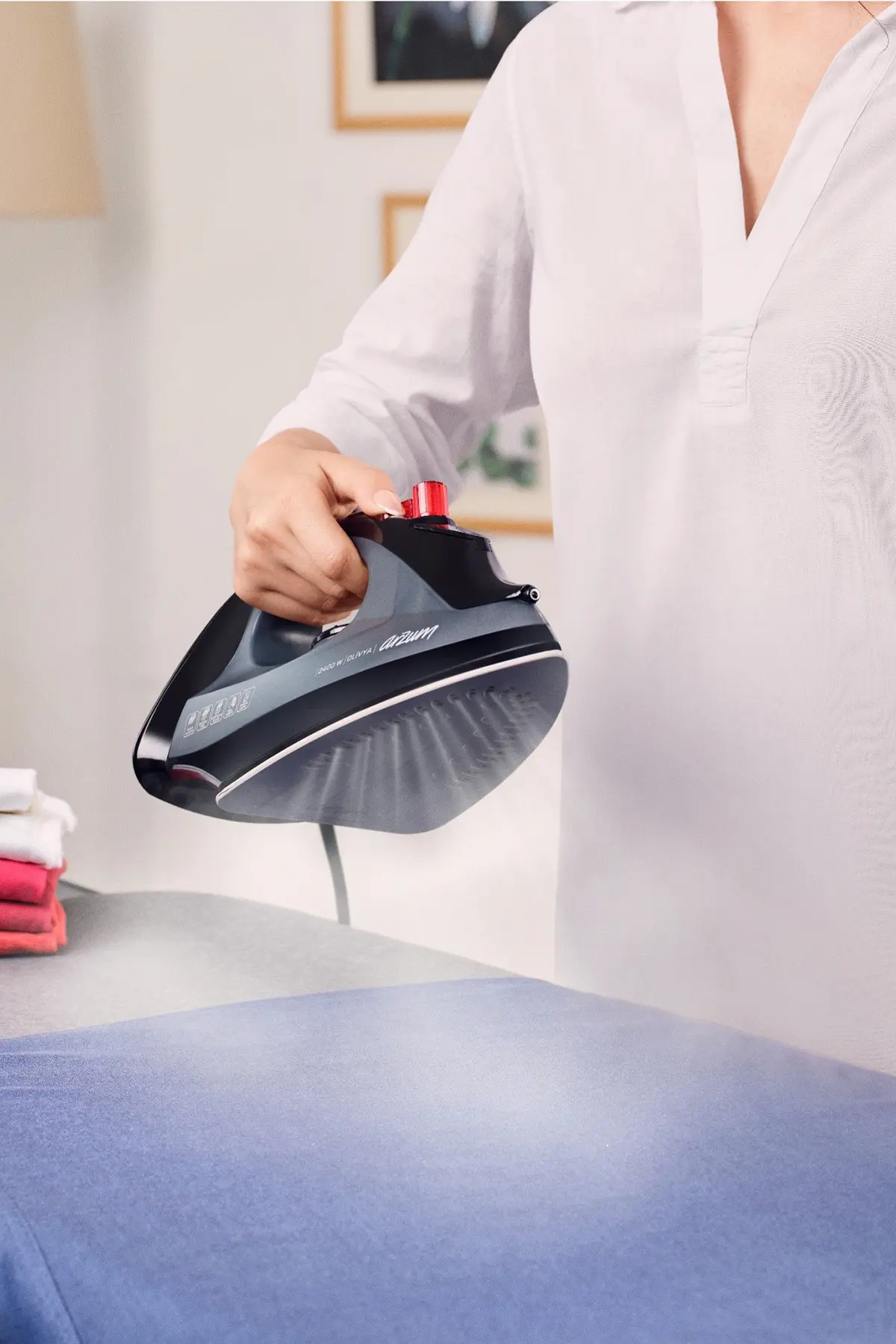 Arzum AR684 Olivya Buharlı Ütü 2400W, Seramik Taban, Dikey Buhar, Şok Buhar, Damlama Önleme, Siyah