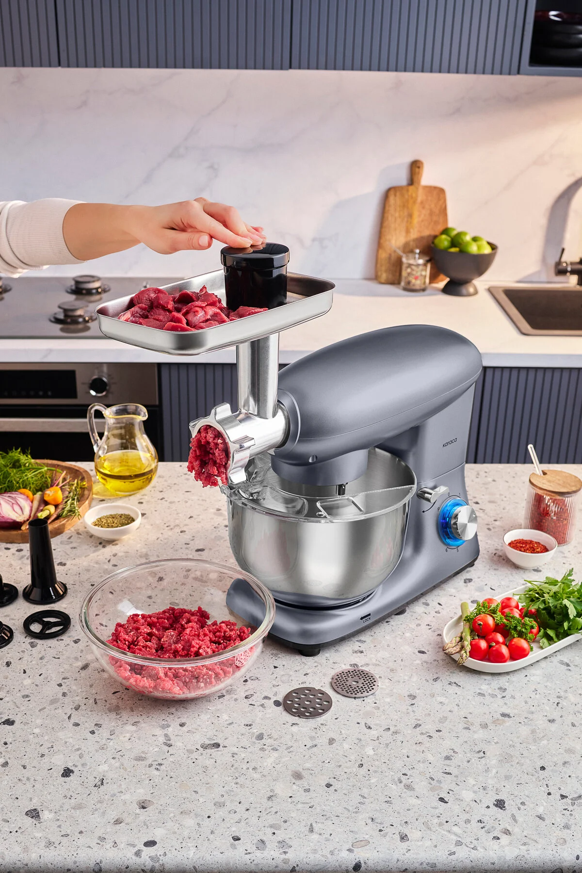 Karaca Multichef Stand Mikser Mutfak Şefi 1900w 5,5lt (KIYMA ÇEKME SUCUK-SOSİS İÇLİ KÖFTE APARATLI)