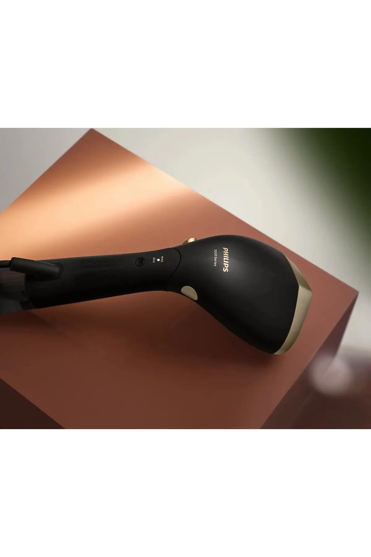 Philips STH7060/80 Taşınabilir Buharlı Düzleştirici 7000 Serisi, 1500W, 28 g/dk'ya kadar, Ütü Masasız Kullanım, Optimal TEMP