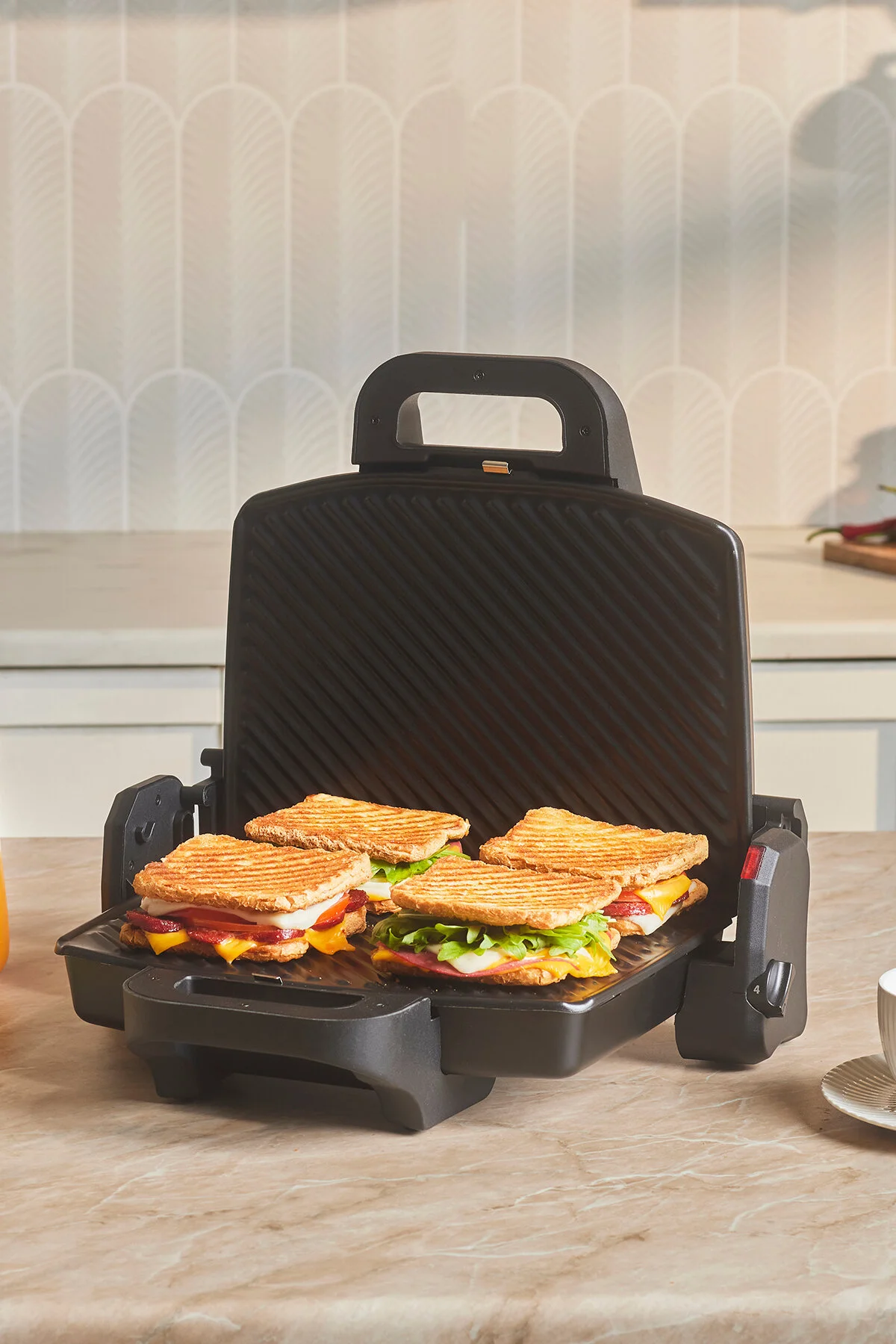 Emsan Future Essential Tost Makinesi Matte Black 1800 W 4 Dilim Kapasiteli
