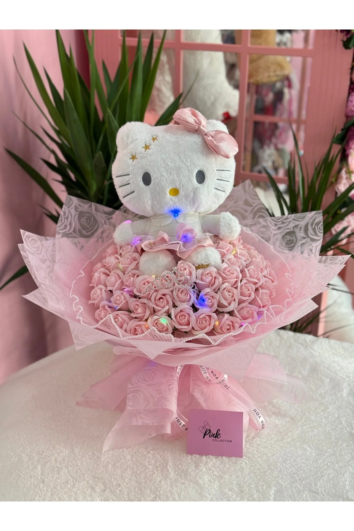 pink collection Hello Kitty led ışıklı buket