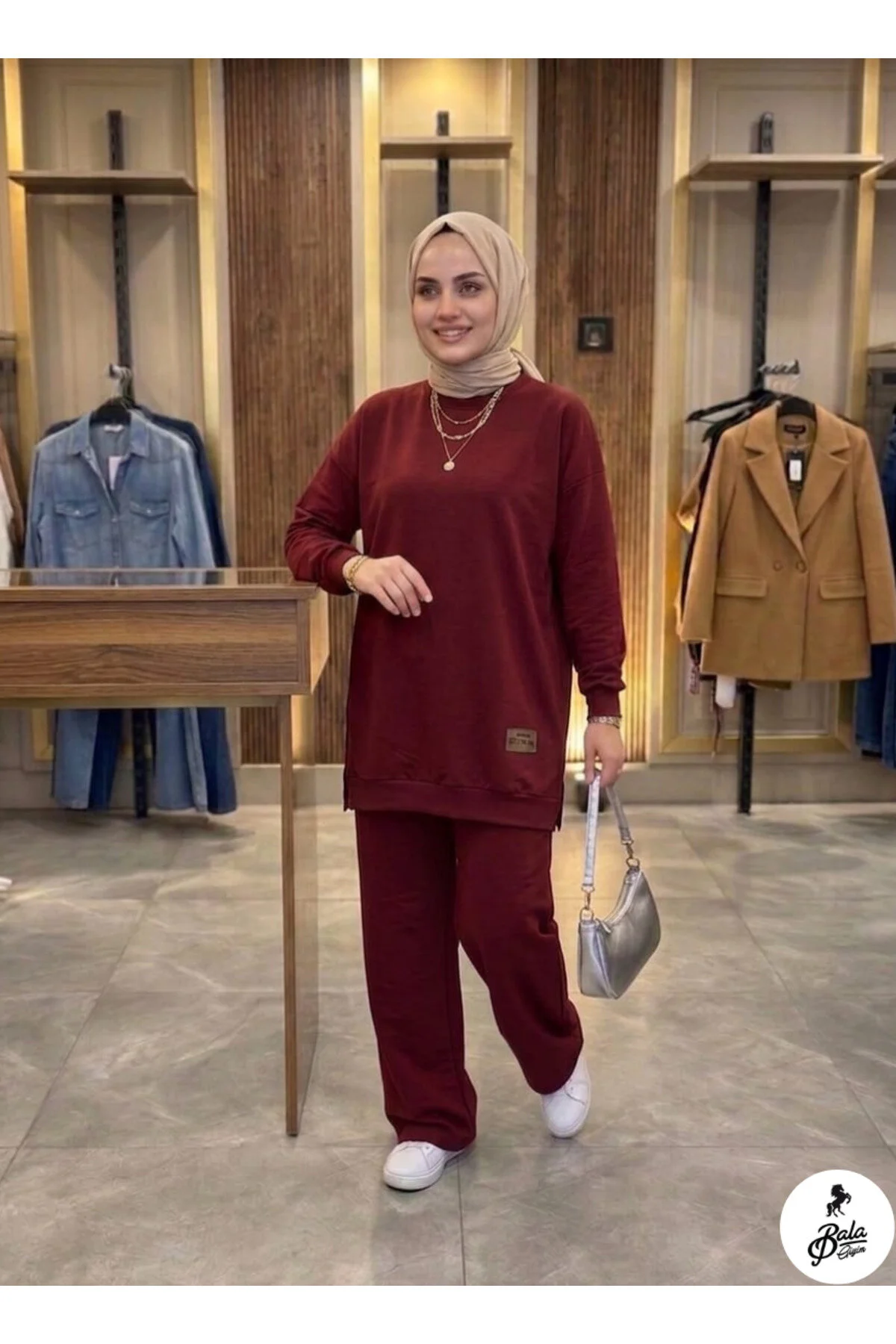 Bala Giyim Bisiklet Yaka Armalı Yırtmaçlı Alt-Üst Takım