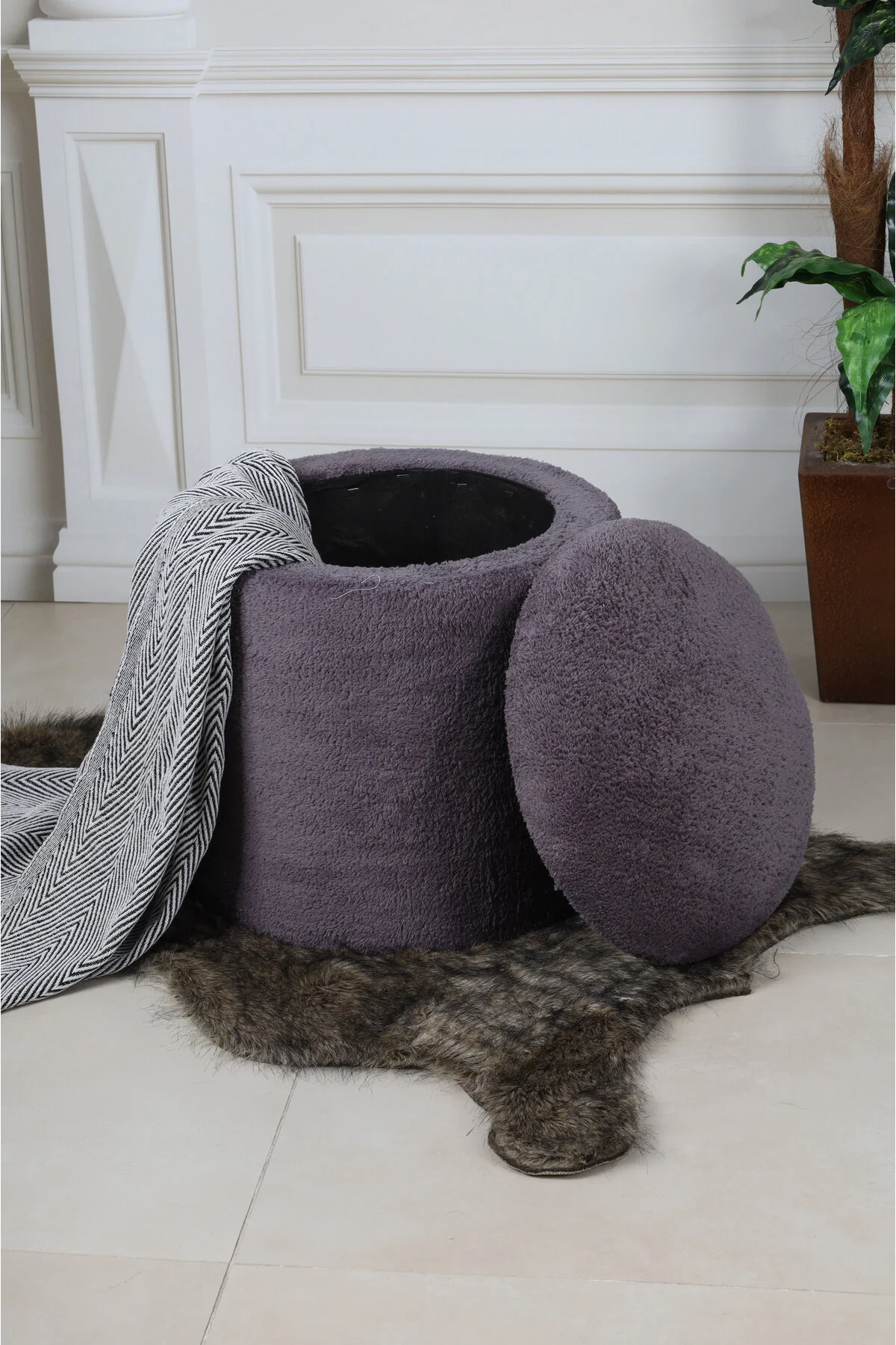 PufyHome SANDIKLI 45 X 45 CM PELUŞ KREM KUMAŞLI ÇOK AMAÇLI PUF KOLTUK